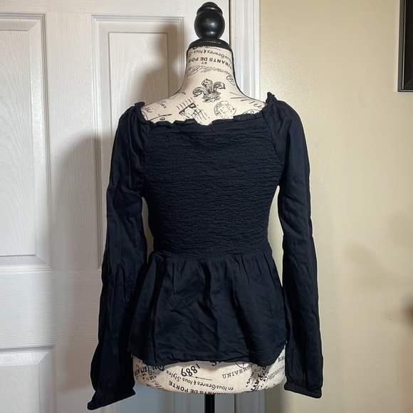 Flattering black top. Can be work on or off shoulder. - Picture 3 of 4